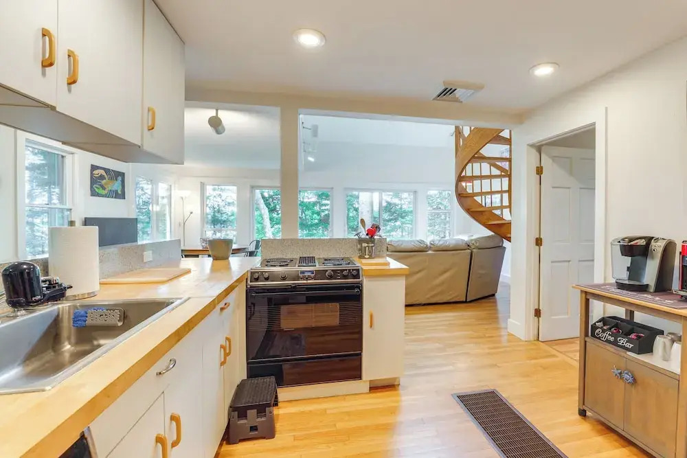 Quiet Freeport Home on Casco Bay w/ Fire Pit