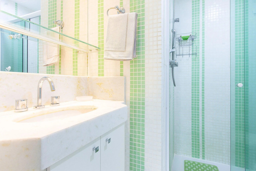 Confortável Apto 2qtos C/ Varanda E Vista Mar