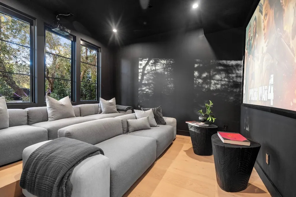 Colfax Estate   Modern Luxury Oasis in Prime Colfax Meadows