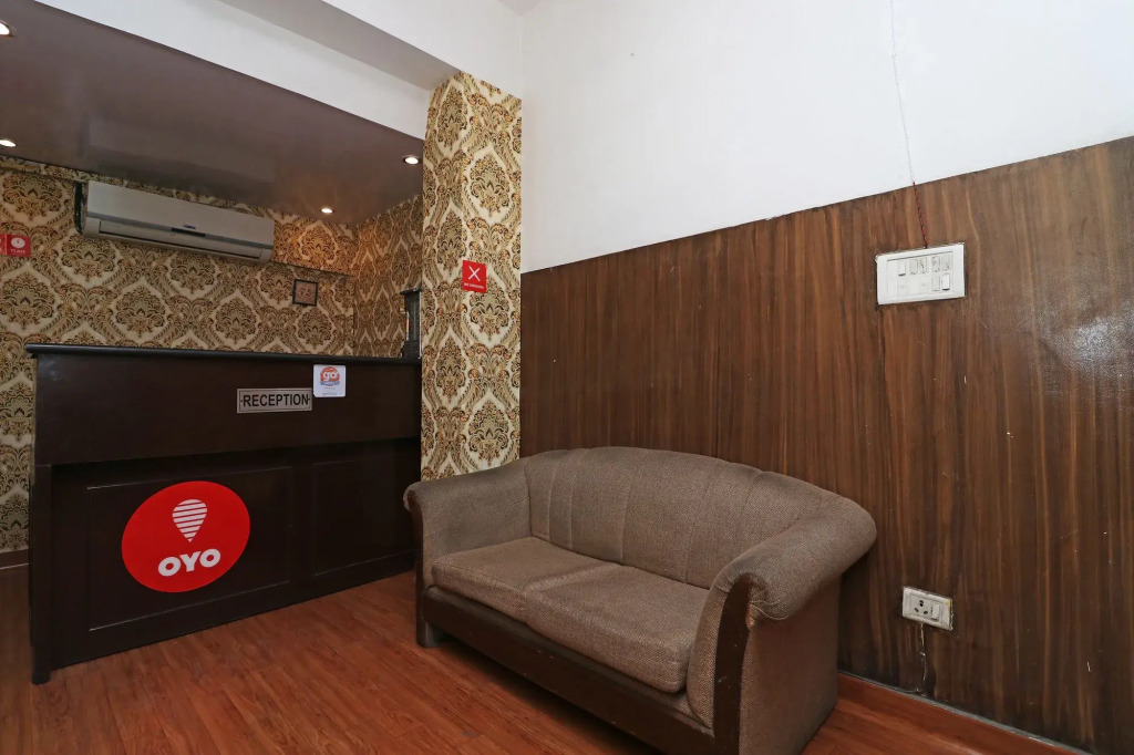 OYO 10381 Hotel Aerodrome Palace