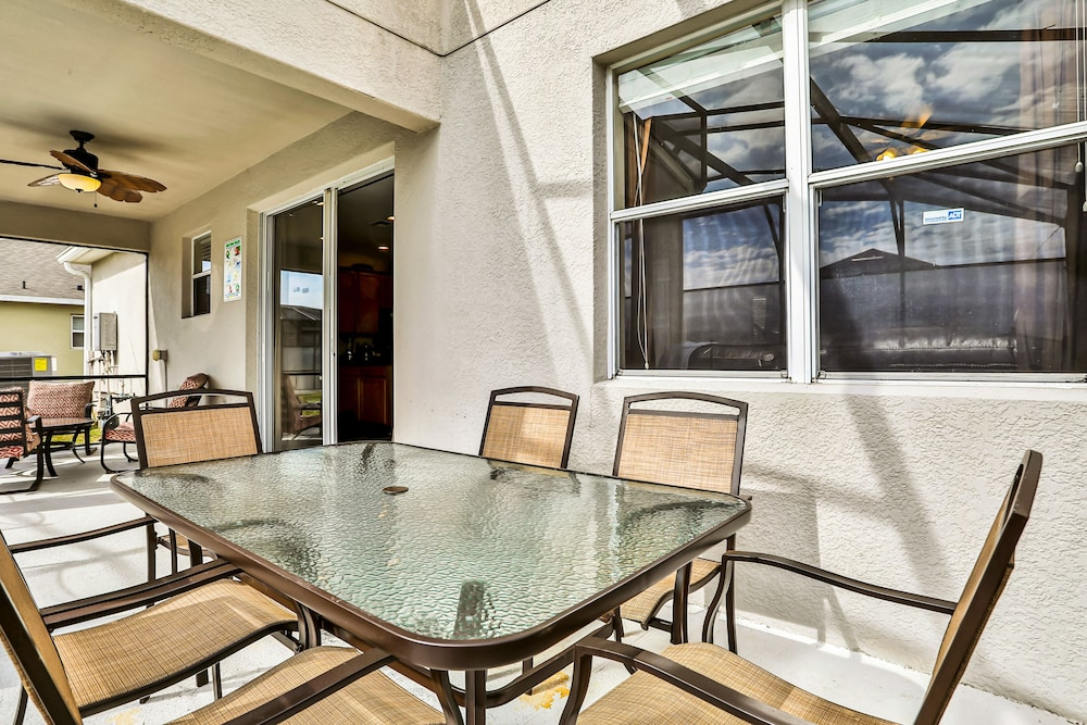 Beautiful Home Close to Theme Parks With Private Pool, AC & W/D - Dog-friendly