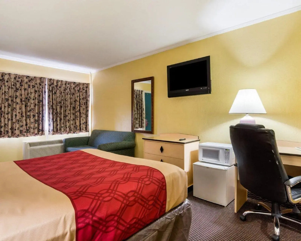 Econo Lodge Topeka Blvd.