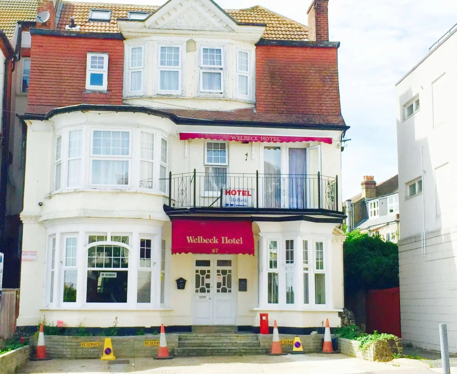 Welbeck Hotel - Close to Beach, Train Station & Southend Airport
