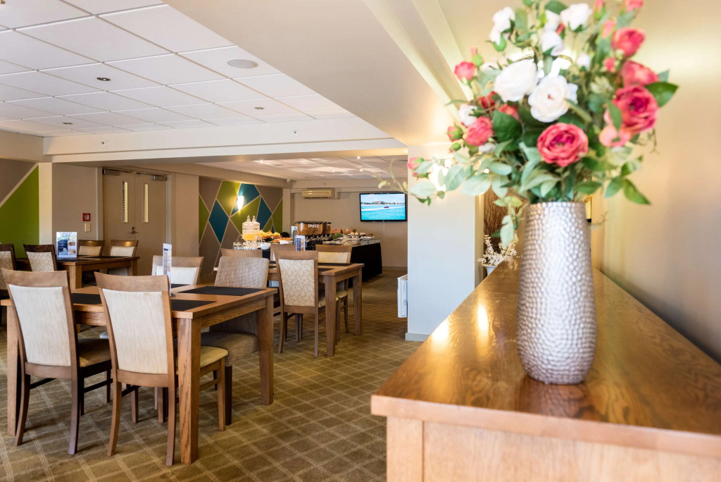 Ocean Breeze Hotel