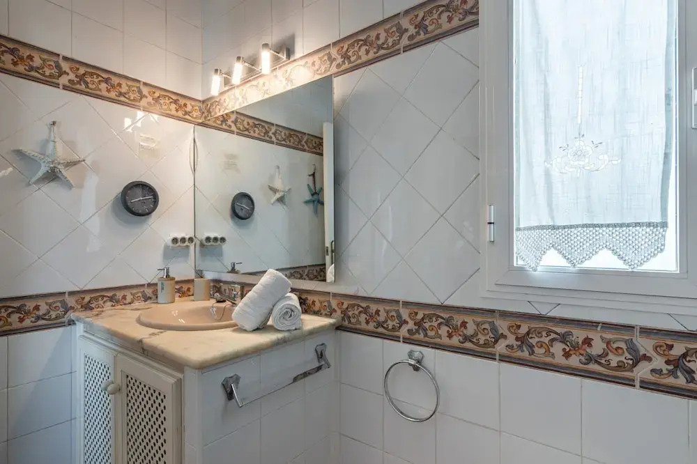 Spacious Chalet Close to the Beach
