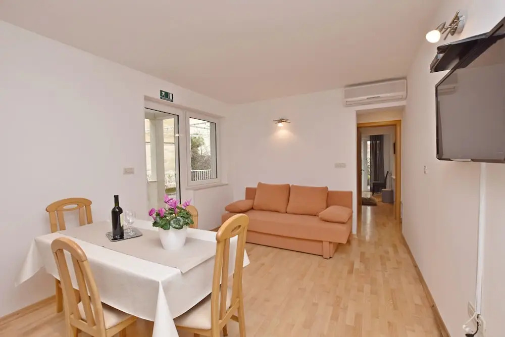 Apartment Mate