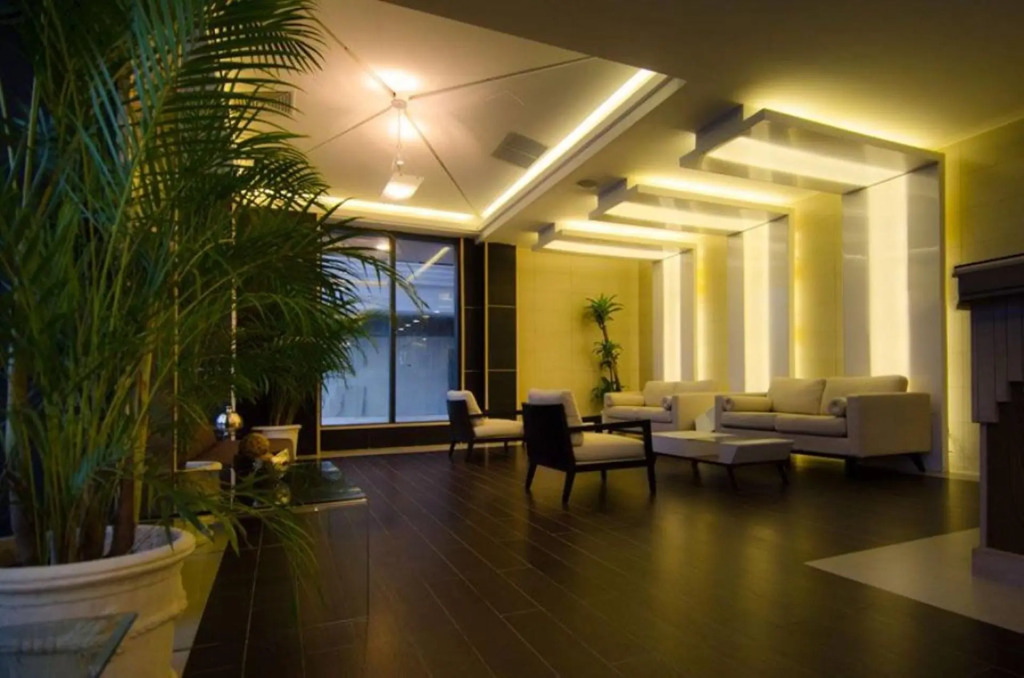 Weston Suites Hotel