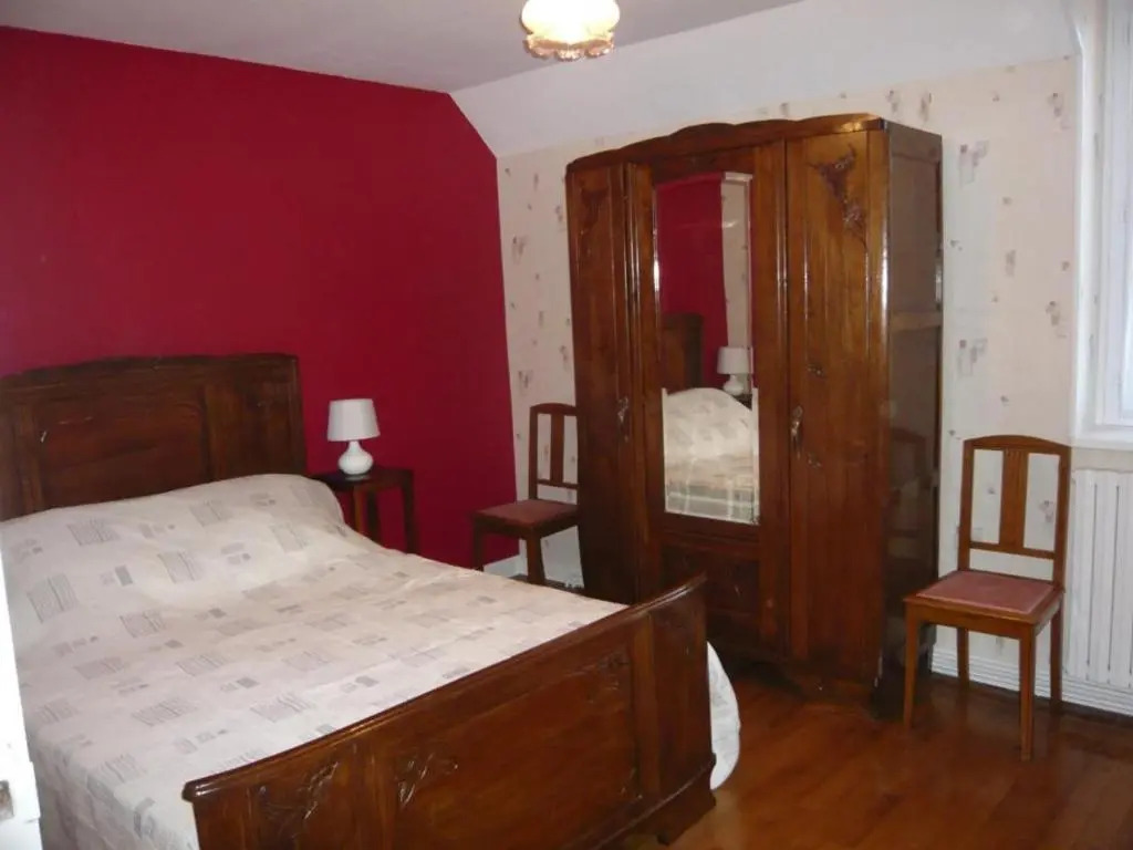 Grande maison à Saint-Pourçain avec piscine, sauna et WiFi - FR-1-489-60