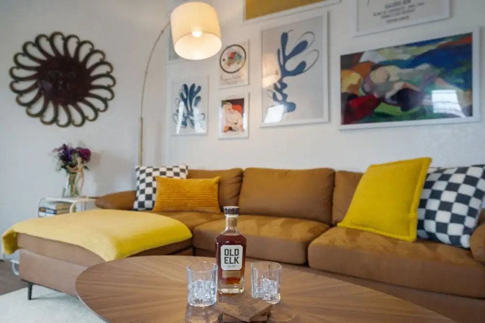 Pine Street Loft – Steps from Old Town Square!