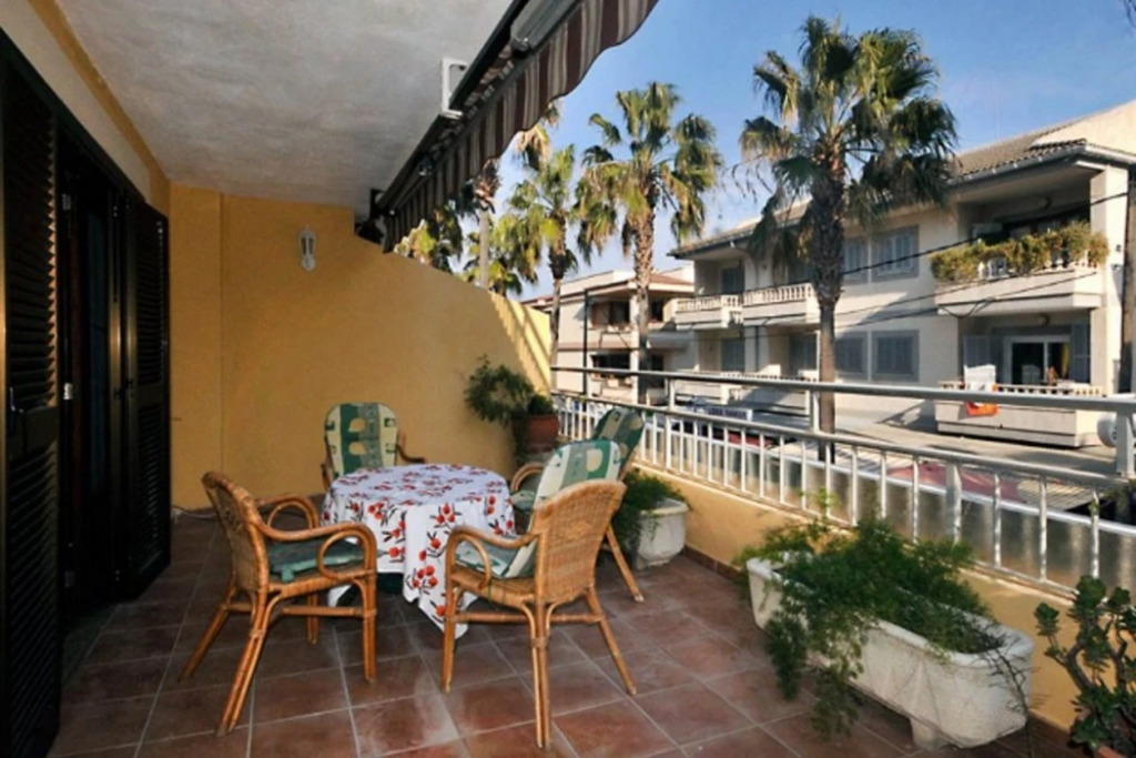 Acapulco Apartments