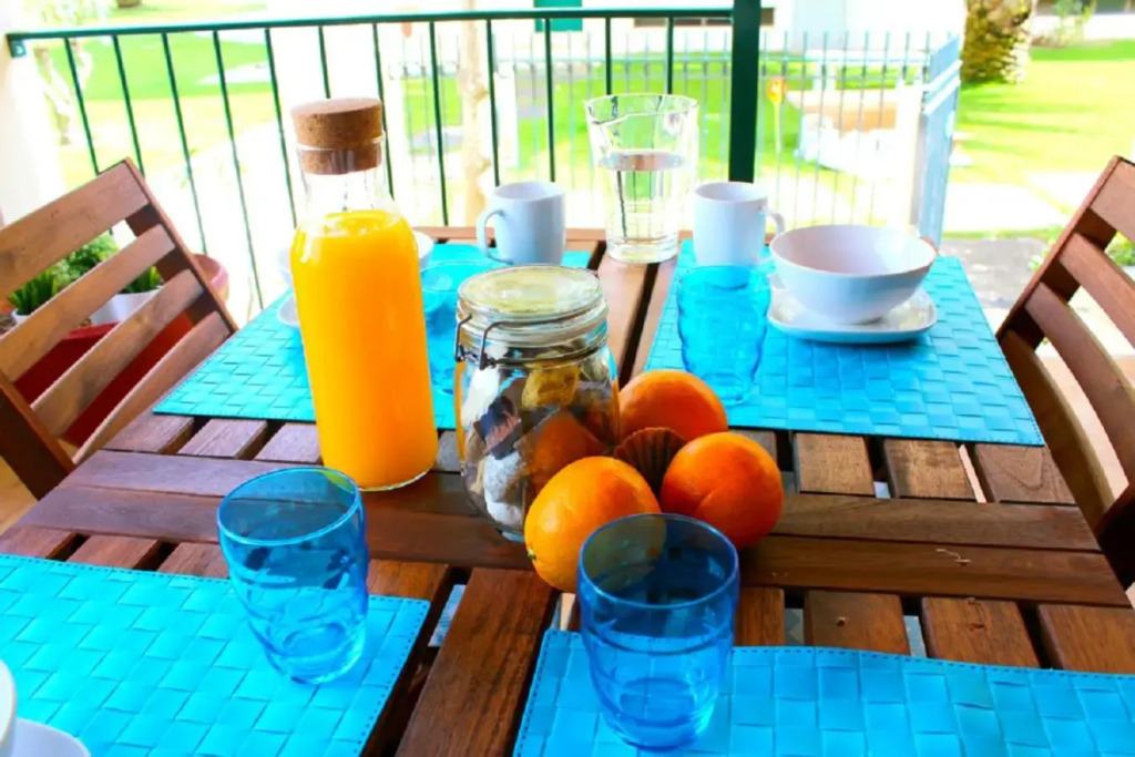 Amazing Beach House with Balcony (Free WI-FI)