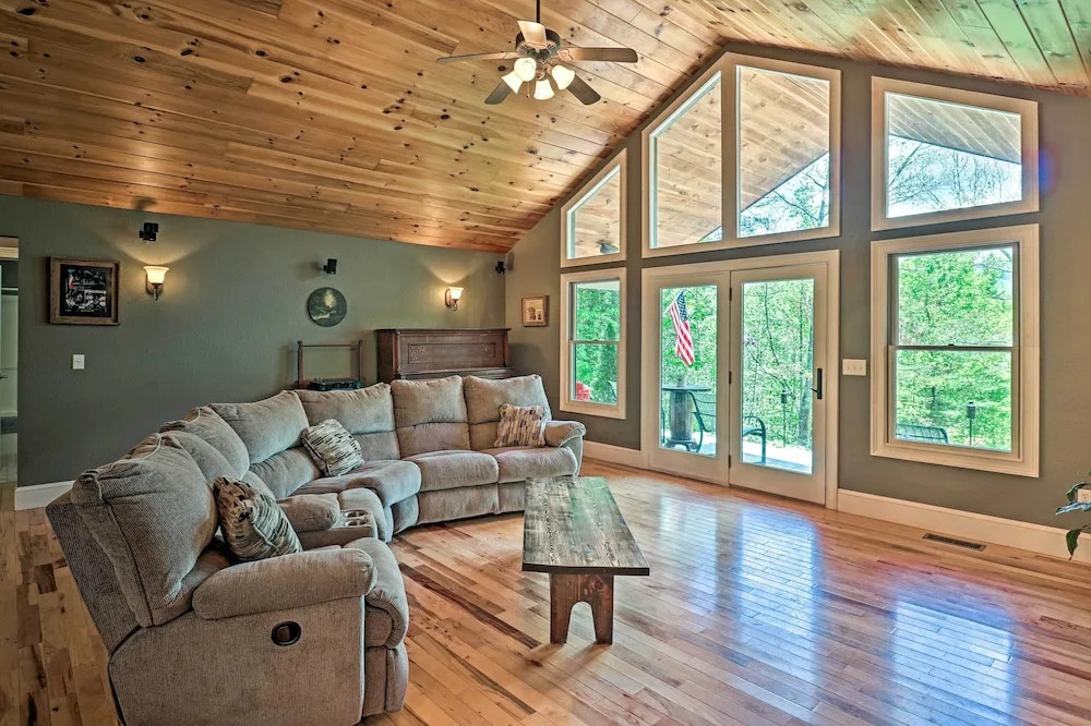 Private Bryson City Ranch Retreat w/ Mtn Views!