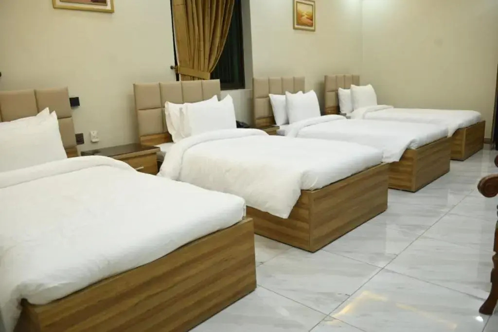 Hotel pearlinn karachi
