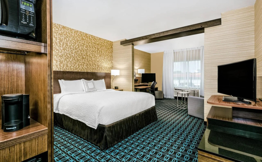 Fairfield Inn & Suites Van Canton Area
