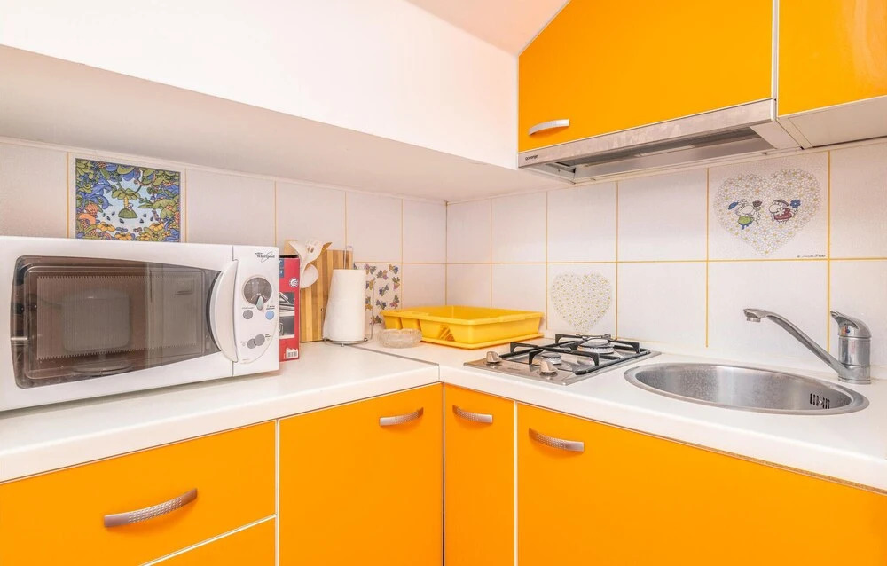 Beautiful Apartment in Vantacici With Wifi