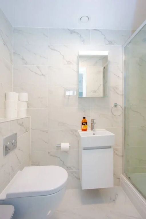 Bright 1 Bedroom Apartment in West London