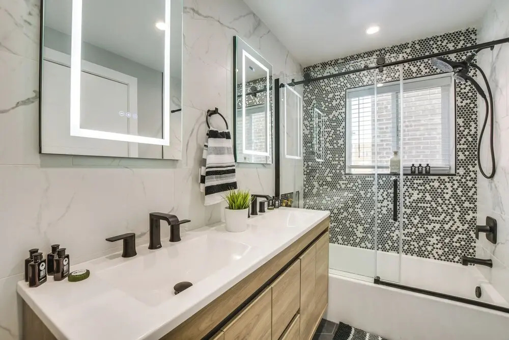 Stylish Chicago Retreat: Walk to Loyola University