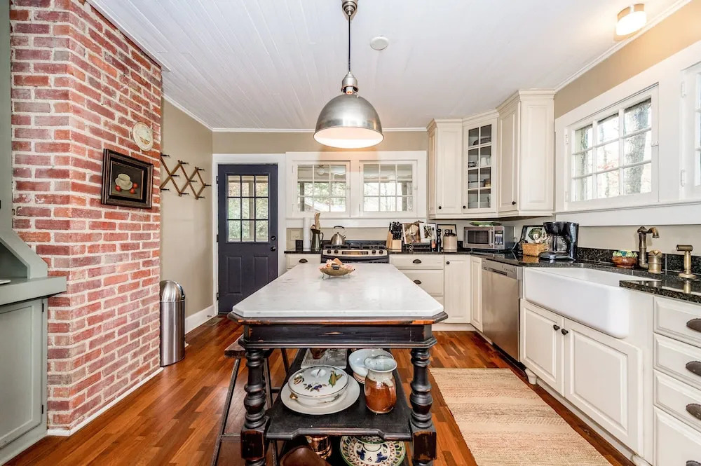 39 Maney Lane Home 3 Bedrooms 1 Bathroom Home