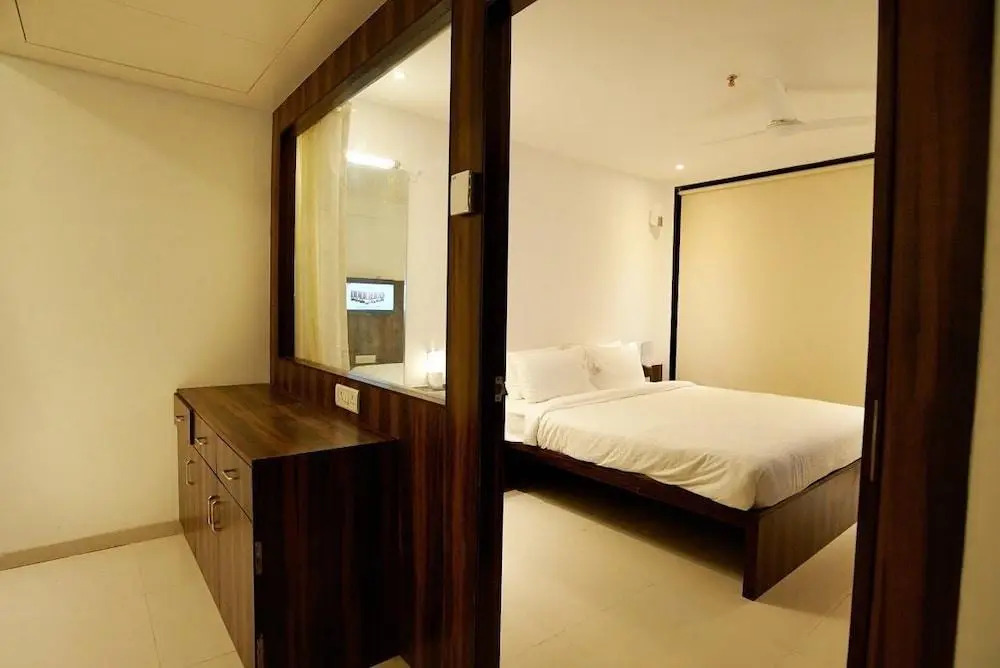 Hotel Shree Sai Dhan