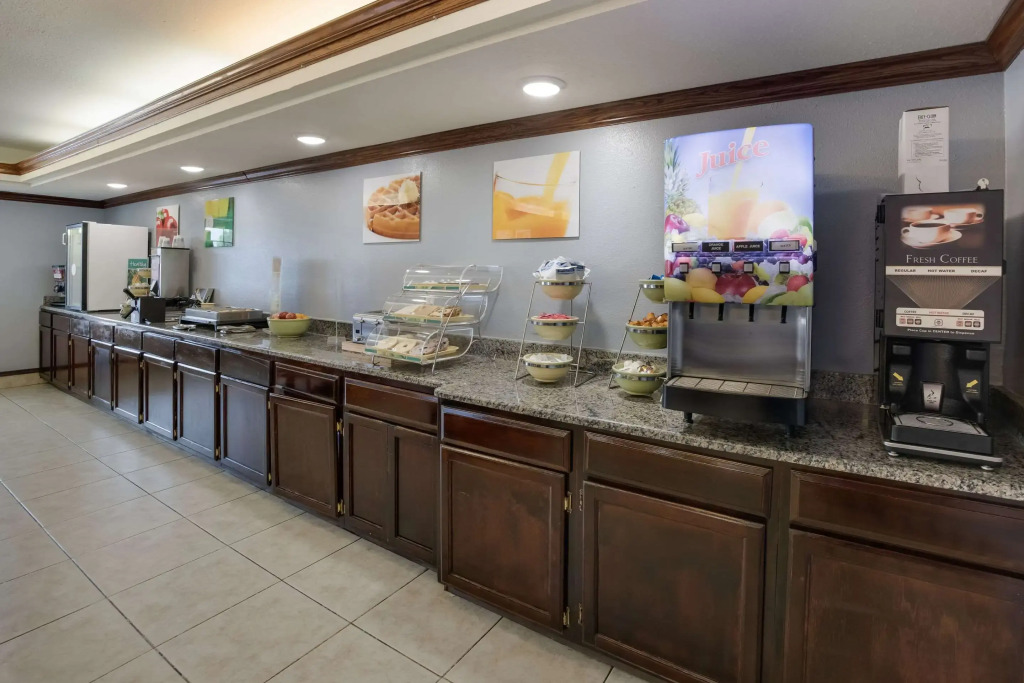 Quality Inn & Suites Clayton, NM