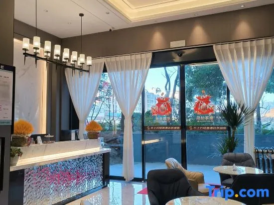 Zhaotong Yunshangyun Light Luxury Hotel (Fada Plaza)