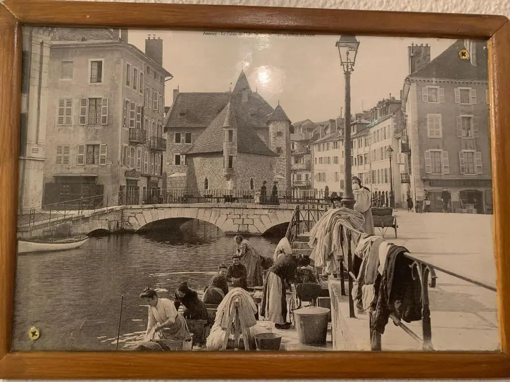 ANNECY Sainte Claire vieille ville 38m2 Terrasse proche gare et lac 4 pers 3 étoiles