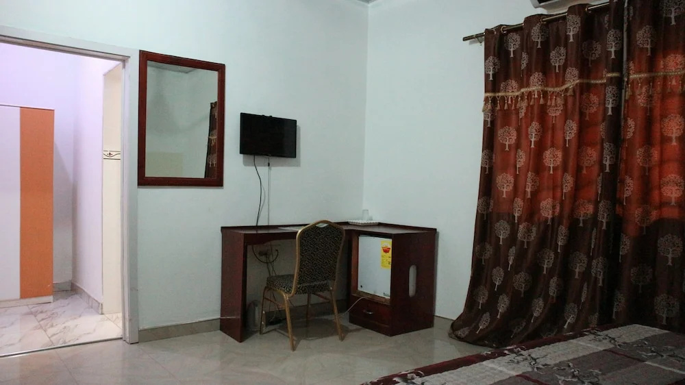 Pioneer Guest Lodge