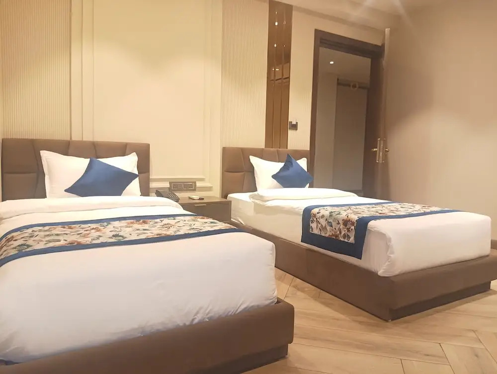 Qotel Signature Coleman Janakpuri Near District Centre & Pacific Mall