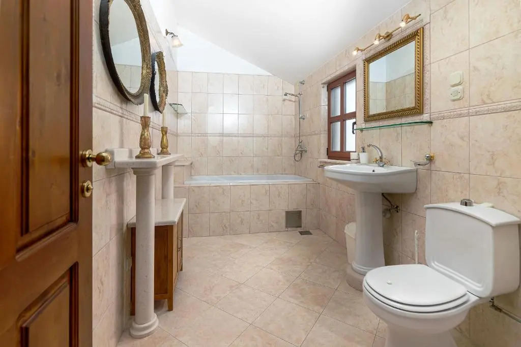 4 bedrooms seafront Villa LAURUS with heated pool for up to 8 people