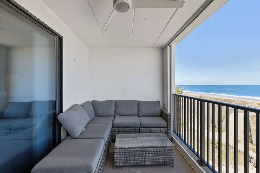 Mariner 1 3M Oceanfront 2BR Condo, Balcony Views & Modern Comfort