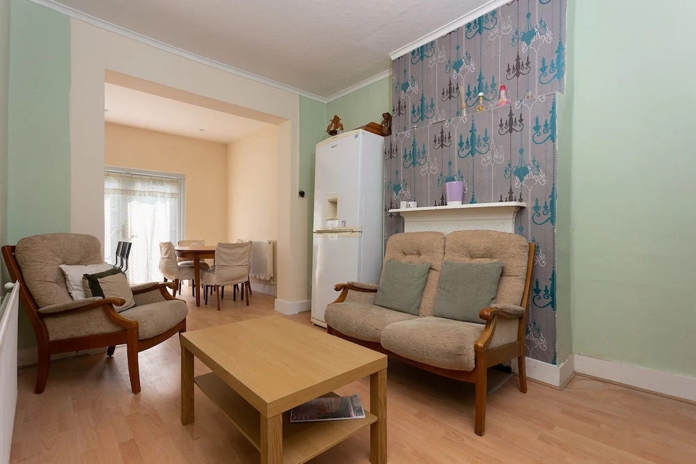 2 Bedroom House In Tooting With Garden