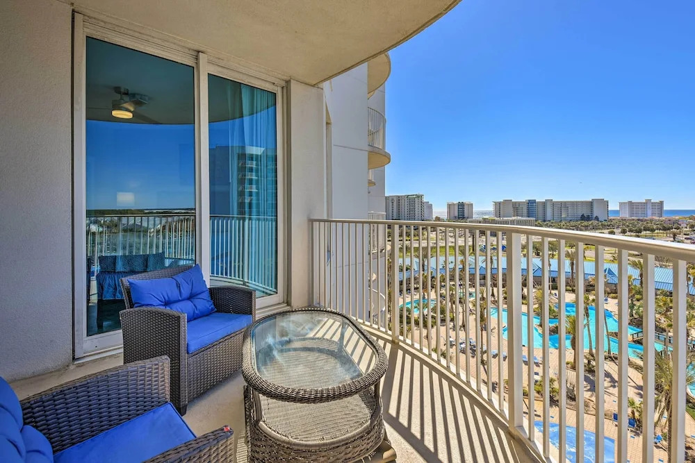 Modern Resort Condo With Balcony - Walk to Beach!