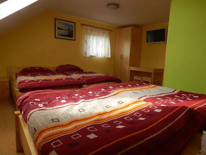 Guest house Pr Ambružarju & Apartments