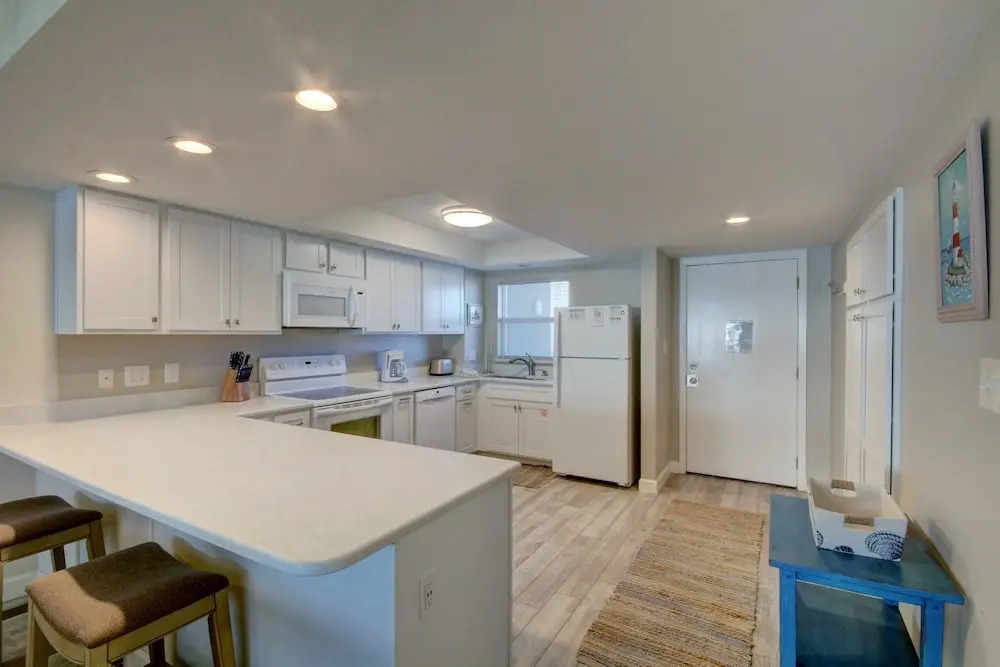 423 El Matador 2 Bedroom Condo by RedAwning