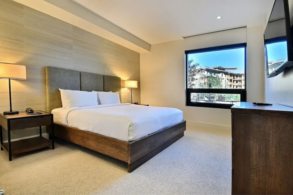 Ski In Out Modern 2BR Residence in Canyons Village