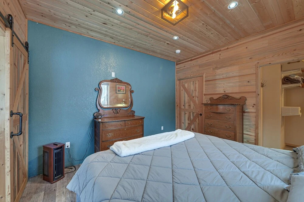Custom Kasilof Cabin on 40 Private Acres