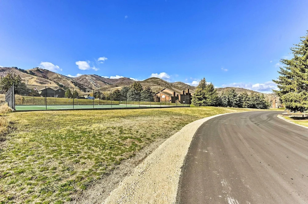 Superb Park City Escape w/ Deck, Walk to Ski Lift!