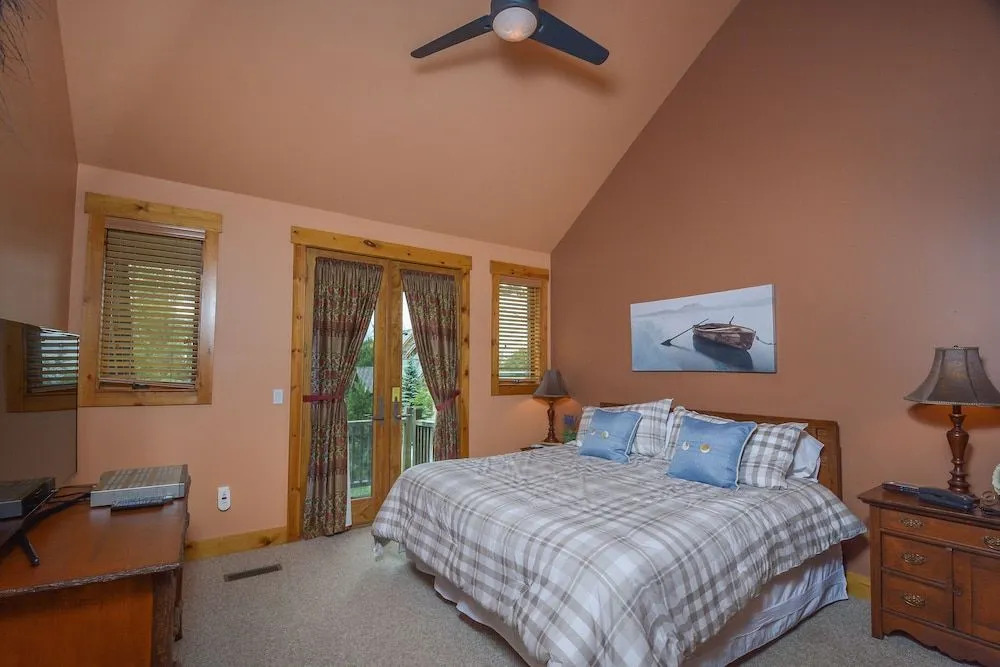 Tips Up 4 Bedroom Townhome