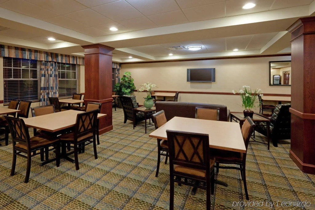 Holiday Inn Express & Suites Rochester by IHG
