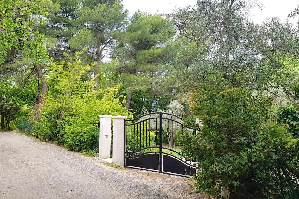 Apartment With one Bedroom in Grambois, With Shared Pool, Enclosed Garden and Wifi