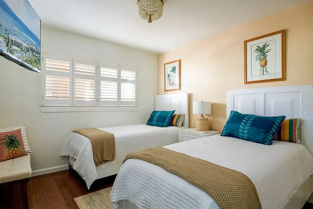 Oceanfront Lauloa 106 - Ground Floor, Modern Renovation, Split-ac, Walk to Beach