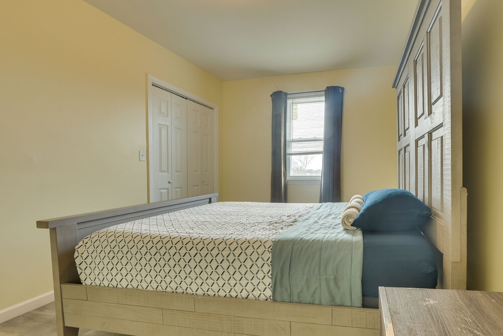 Explore Nyc, Parks & Beaches! Top-floor Apt