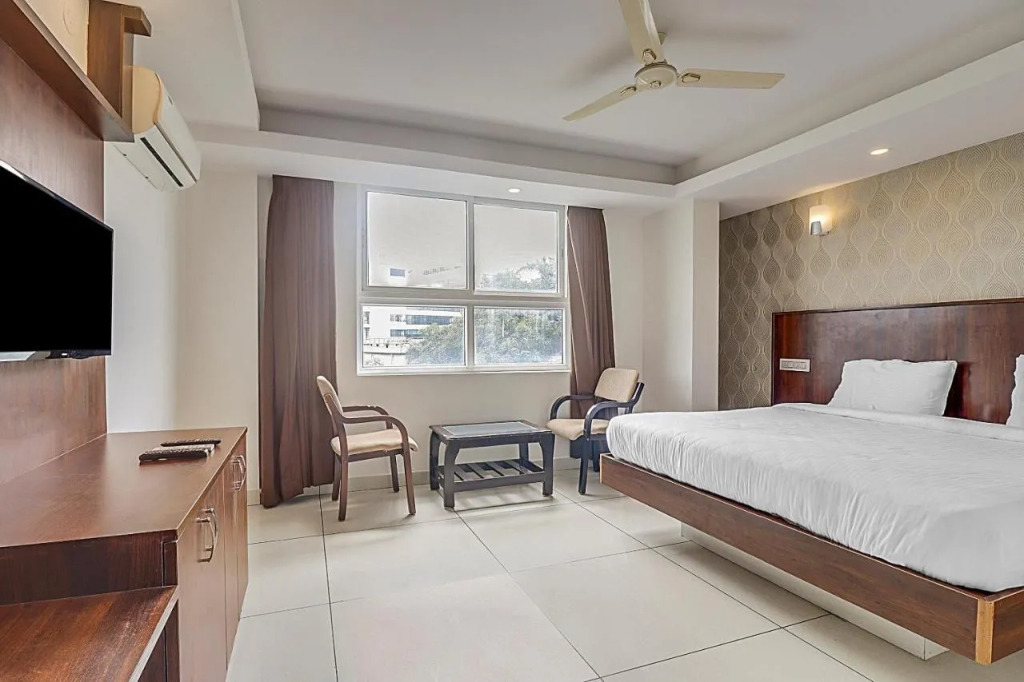 Fabhotel Tej
