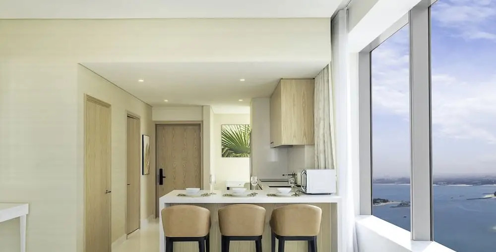 LUX Iconic Views at Palm Tower Suite 2