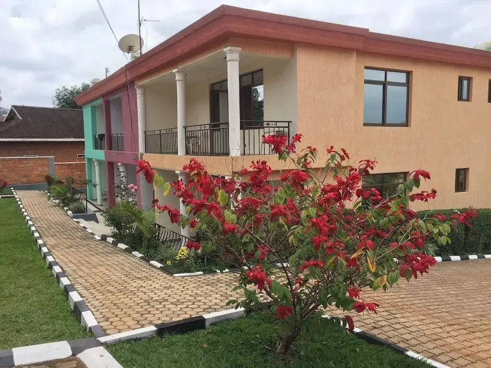 Romalo Hotel & Apartments