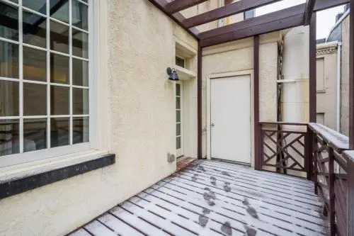 LazyKey Suites - Gorgeous 3BD Penthouse w/Spa and a Private Deck