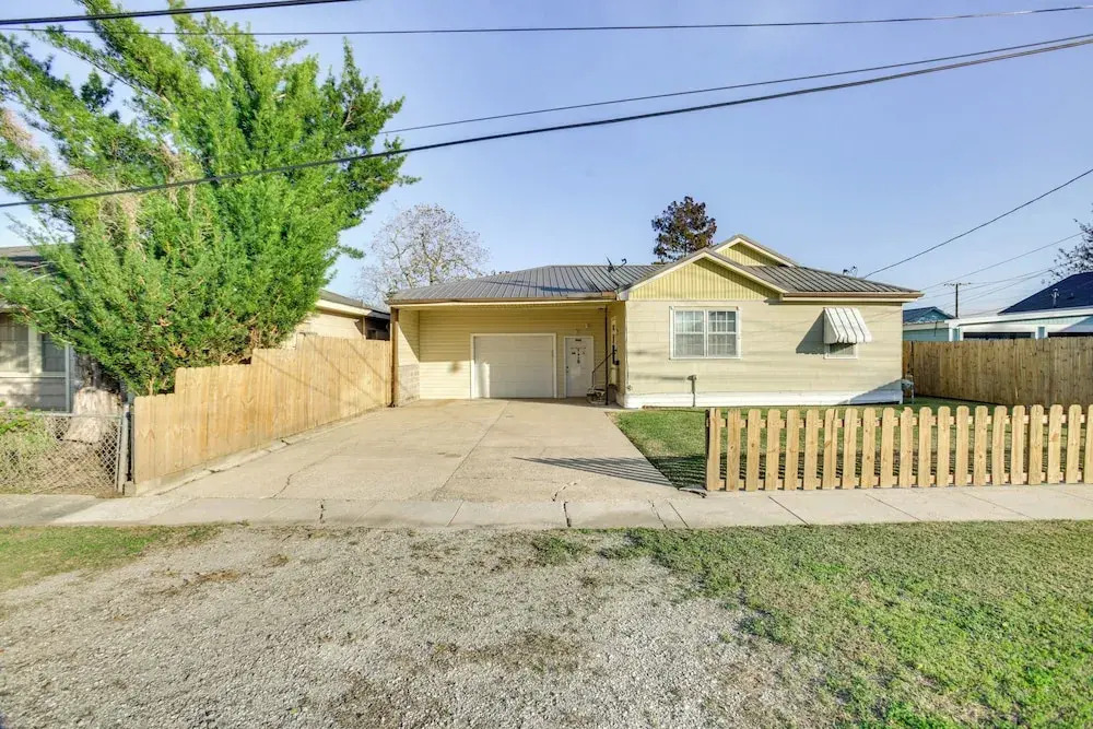 Walk to 1st Street: Family Home in Thibodaux!
