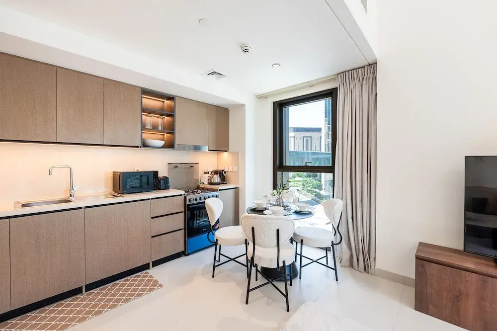 Exclusive 2BR Downtown Apt w Burj Khalifa Views