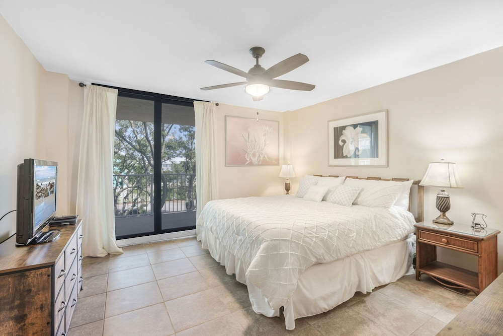 Compass Point 201 Pet-friendly for fee Boat Ramp