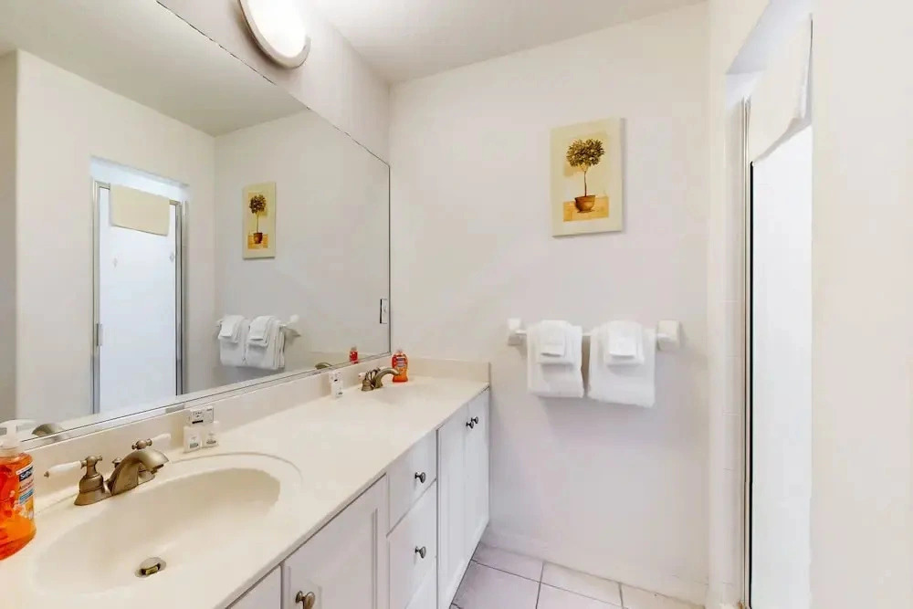 Spacious Townhome With Shared Pool Near Golf, Marinas, & Restaurants